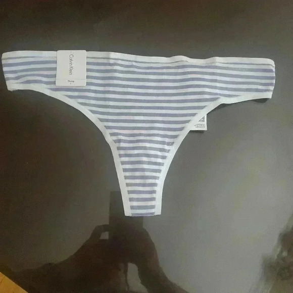 CALVIN KLEIN THONGS - Picture 1 of 3
